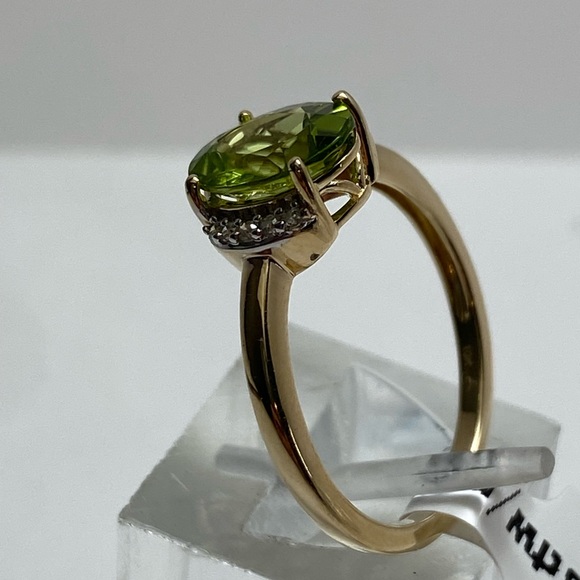 10K Yellow Gold Oval Shape Natural Peridot and 0.08ct Diamond Ring Size 6.75 NEW - Picture 6 of 13
